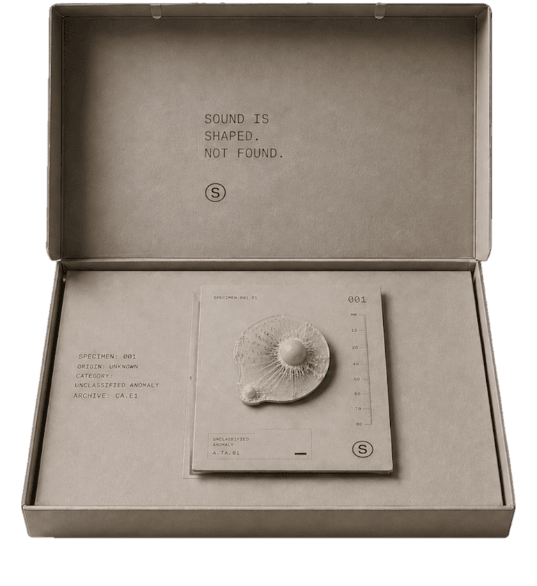 SAAM.P.LES VOL. 1 — presentation box, artifact 001